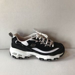 Women’s Sketchers 6.5 memory foam